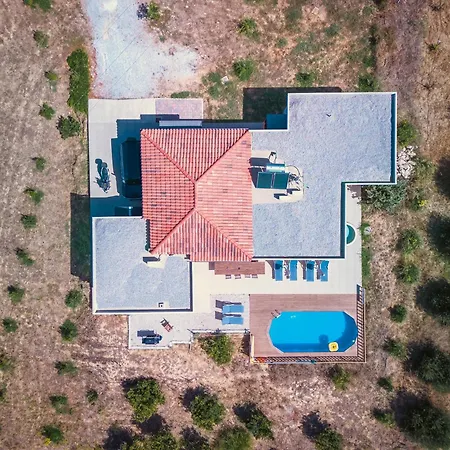 Montes Albi - Your Familly Destination Galatas (Chania)
